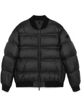 Moncler: Чёрная куртка 