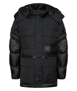 CP COMPANY: Чёрный пуховик 