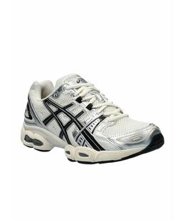ASICS: Кроссовки 