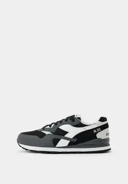Diadora: Чёрные кроссовки 
