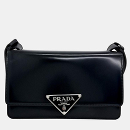 Prada: Чёрная сумка 