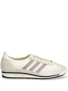 adidas: Светлые кроссовки  Originals