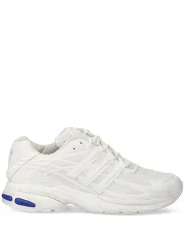 adidas: Белые кроссовки 