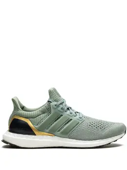 adidas: Зелёные кроссовки  UltraBoost