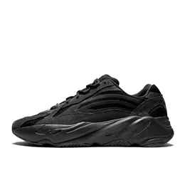 adidas: Чёрные кроссовки  Yeezy Boost 700 v2