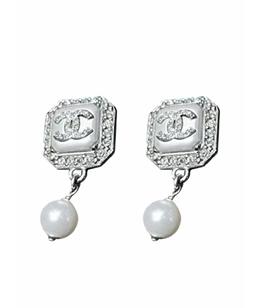 CHANEL: Серьги 