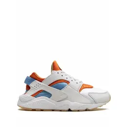 NIKE: Серебристые кроссовки  Air Huarache