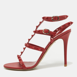 Valentino: Красные сандалии  Rockstud