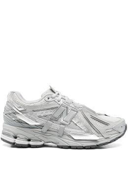 New Balance: Светлые кроссовки 