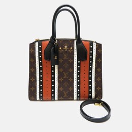 Louis Vuitton: Коричневая сумка 