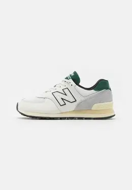 New Balance: Белые кроссовки 