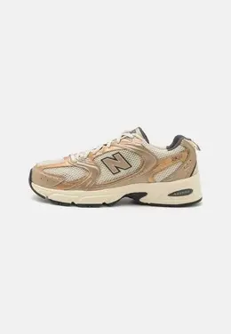 New Balance: Бежевые кроссовки  530