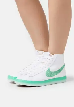 Nike: Белые кеды  Blazer Mid 77