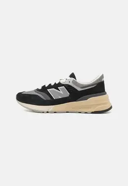 New Balance: Чёрные кроссовки 