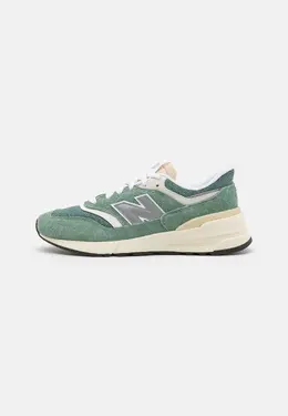 New Balance: Зелёные кроссовки 