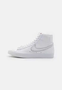 Nike: Белые кеды  Blazer Mid 77