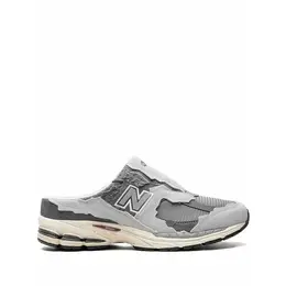 New Balance: Серые кроссовки  2002R