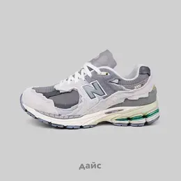 New Balance: Бежевые кроссовки 