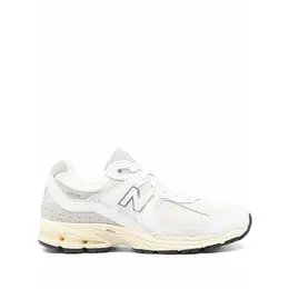 New Balance: Серебристые кроссовки  2002R