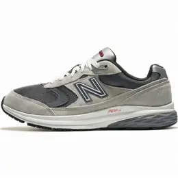 New Balance: Серые кроссовки 