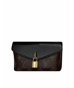 LOUIS VUITTON: Сумка 