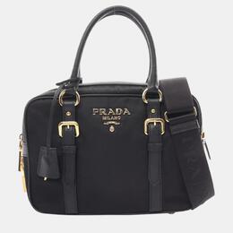 Prada: Чёрная сумка 