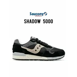 Saucony: Чёрные кроссовки 