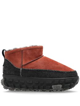 UGG: Чёрные ботинки 