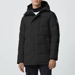 Canada Goose: Чёрный пуховик  Carson