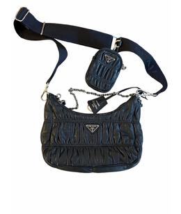 PRADA: Чёрная сумка 