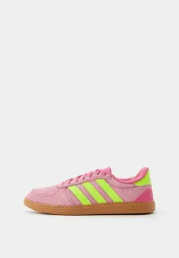 adidas: Розовые кеды 