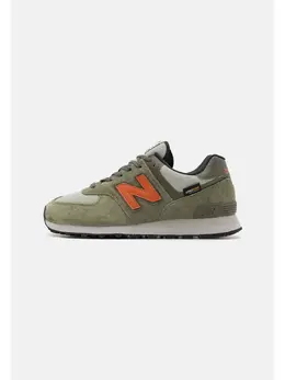 New Balance: Зелёные кроссовки  574