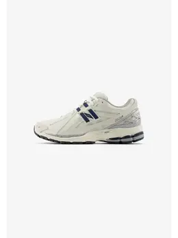 New Balance: Бежевые кроссовки 