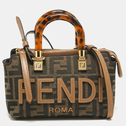 Fendi: Коричневая сумка  By The Way