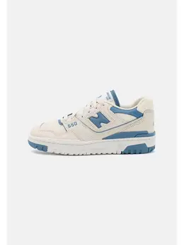 New Balance: Бежевые кеды  550