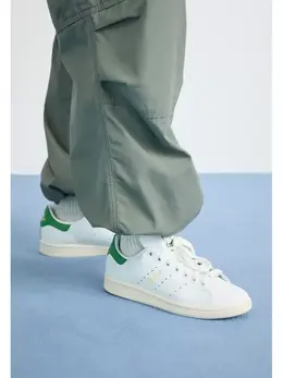 Adidas Originals: Белые кеды 