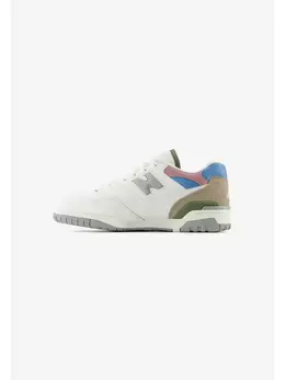 New Balance: Бежевые кеды  550