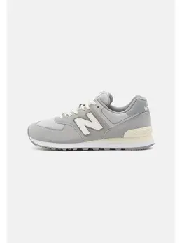 New Balance: Серые кроссовки  574