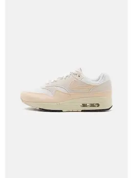 Nike: Бежевые кроссовки  Air Max 1