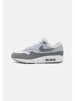 Nike: Серые кроссовки  Air Max 1