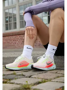 Nike: Белые кроссовки 