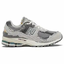 New Balance: Серые кроссовки  2002R