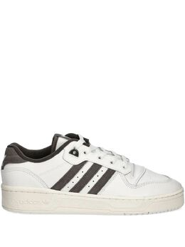 adidas: Белые кроссовки  Rivalry Low