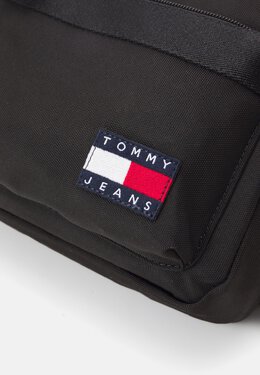 Tommy Hilfiger: Чёрная сумка  Essential