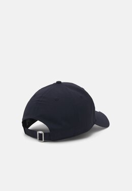 NEW ERA: Тёмная кепка 