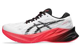 Asics: Кроссовки  Novablast