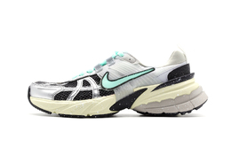 Nike: Серые кроссовки 