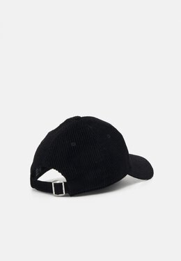 NEW ERA: Чёрная кепка 