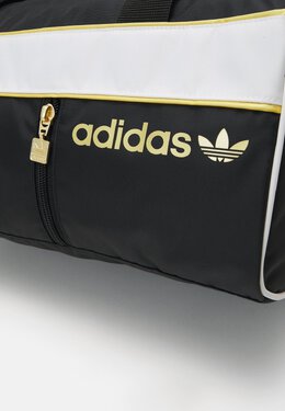 Adidas: Чёрная сумка 