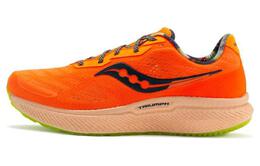 Saucony: Оранжевые кроссовки  Triumph 19